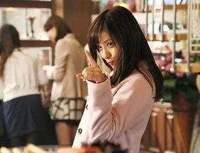 娱乐吃瓜女配角色,从娱乐吃瓜女配到闪耀明星的华丽蜕变